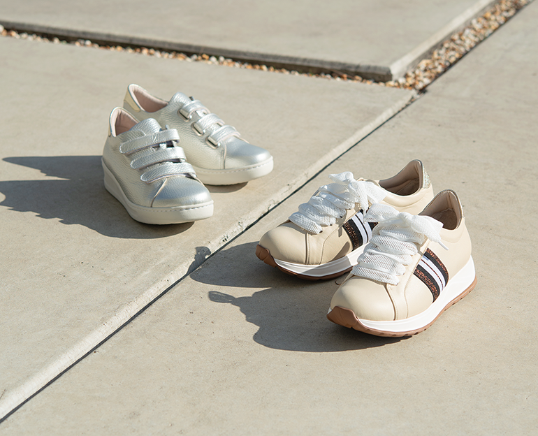 ４E メッシュリボンスニーカー