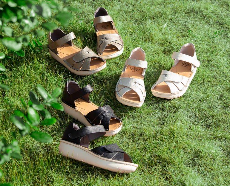 4E 簡単調節面ファスナーサンダル